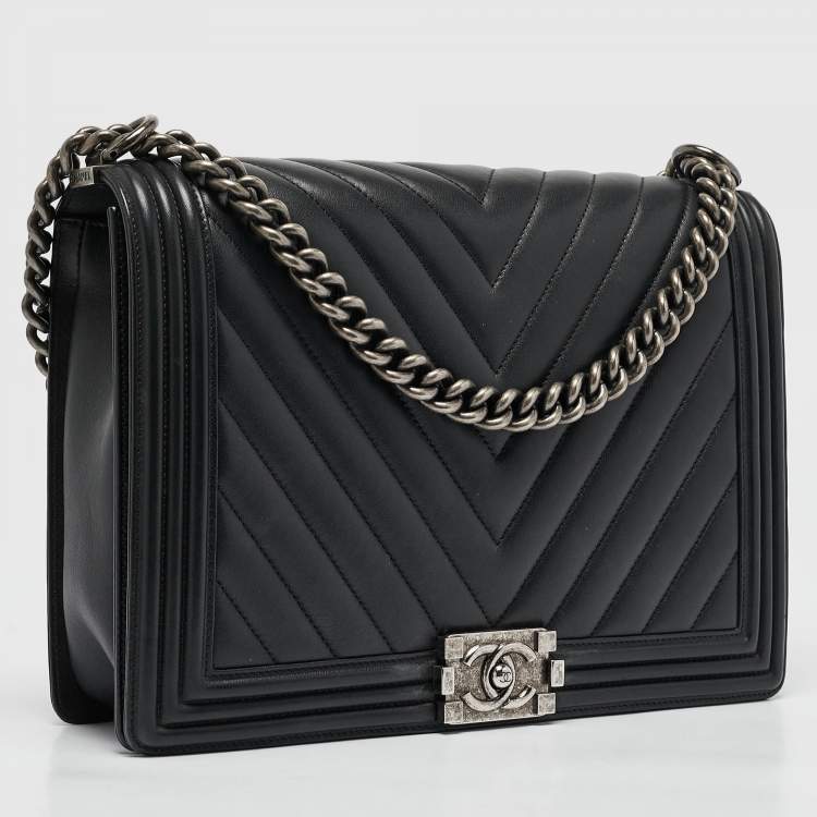Pre Owned Chanel Black Chevron Leather Large Boy Flap Bag