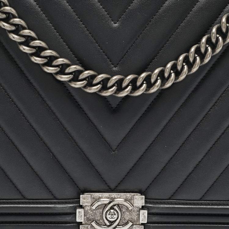 Pre Owned Chanel Black Chevron Leather Large Boy Flap Bag