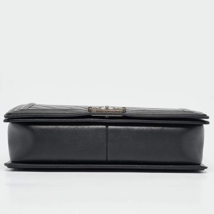 Pre Owned Chanel Black Chevron Leather Large Boy Flap Bag