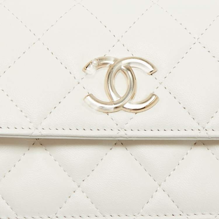 Pre Owned Chanel White Quilted Leather Pearl Embellished Top Handle Phone Holder Bag