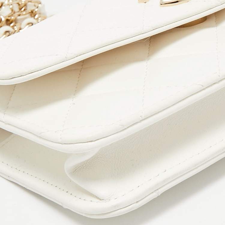 Pre Owned Chanel White Quilted Leather Pearl Embellished Top Handle Phone Holder Bag