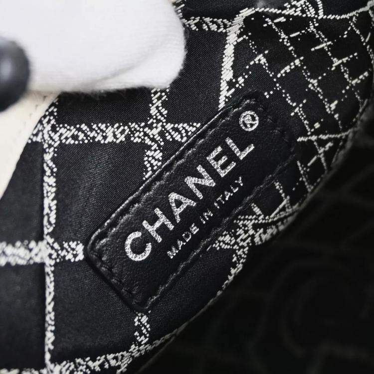 Pre Owned Chanel White Calfskin Essential Tote Bag