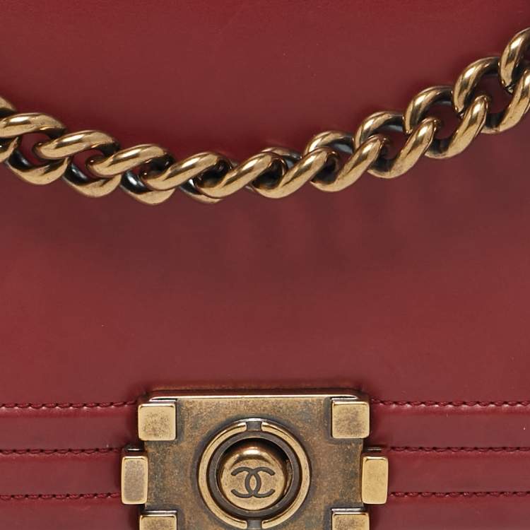 Pre Owned Chanel Red Leather Medium Boy Flap Bag