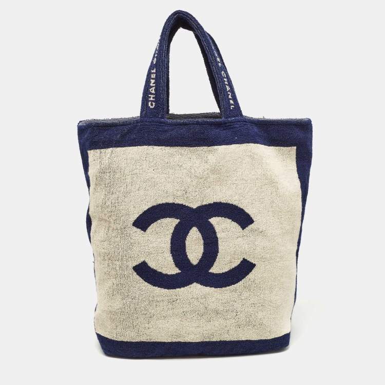 Pre Owned Chanel Navy Blue/Off White Terry Cotton CC Beach Tote