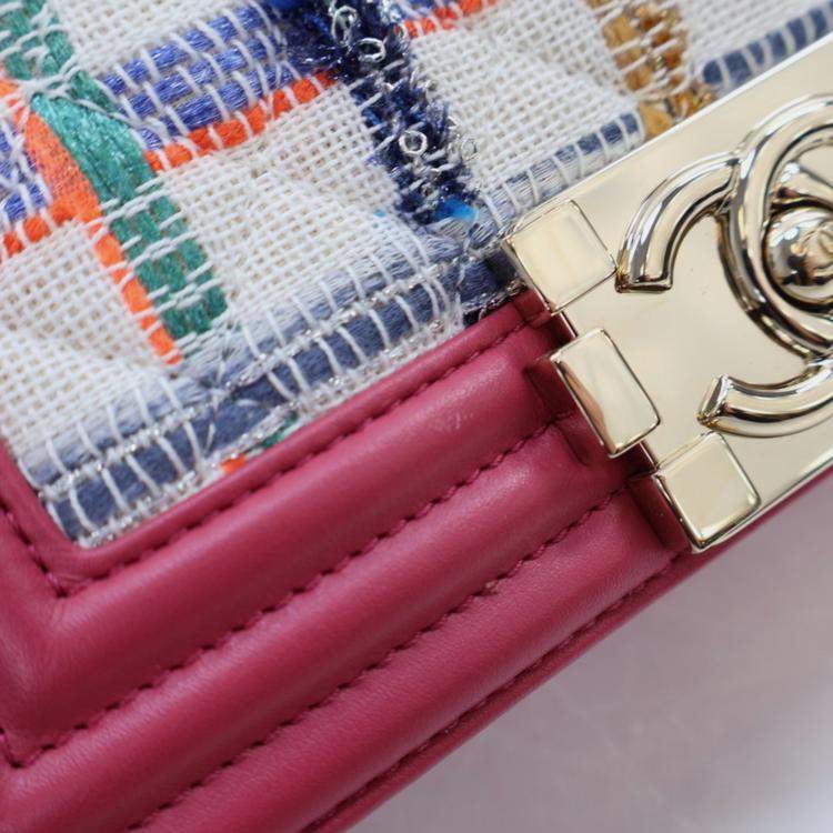 مملوكة مسبقًا Chanel Small Pink Tweed Boy Bag