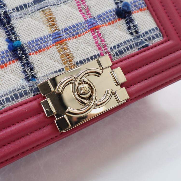 مملوكة مسبقًا Chanel Small Pink Tweed Boy Bag