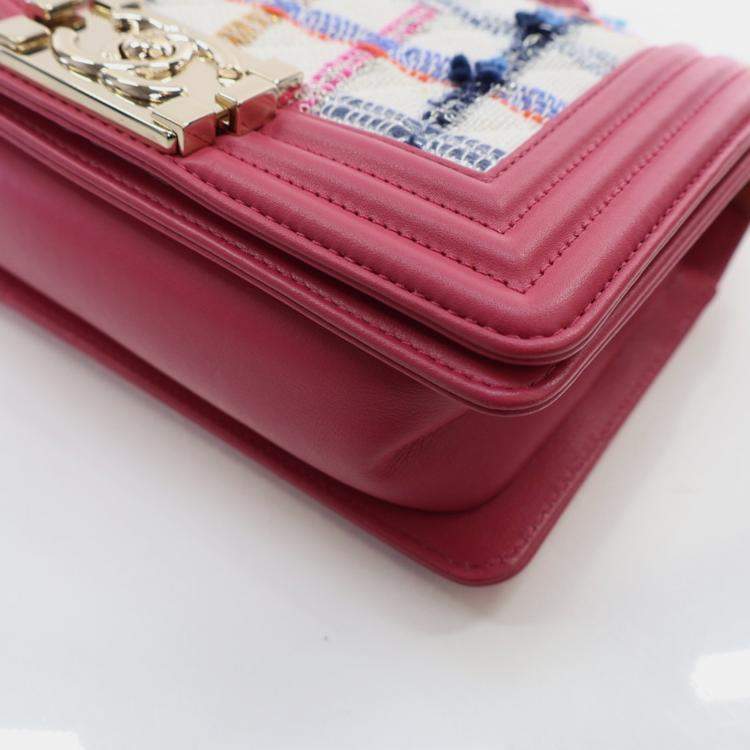 مملوكة مسبقًا Chanel Small Pink Tweed Boy Bag