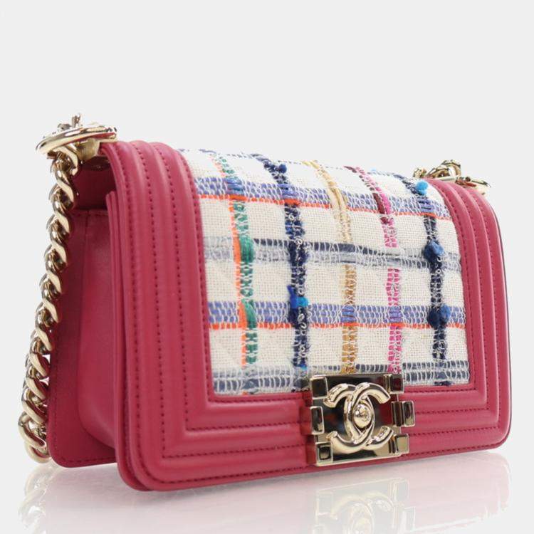 مملوكة مسبقًا Chanel Small Pink Tweed Boy Bag