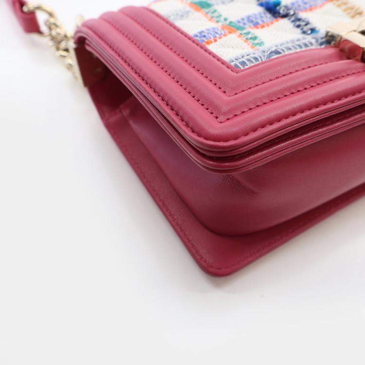 مملوكة مسبقًا Chanel Small Pink Tweed Boy Bag