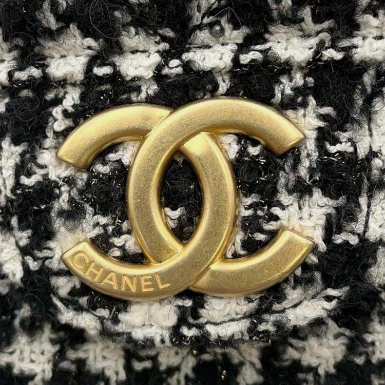 Pre Owned Chanel White/Black Tweed Hobo Bag