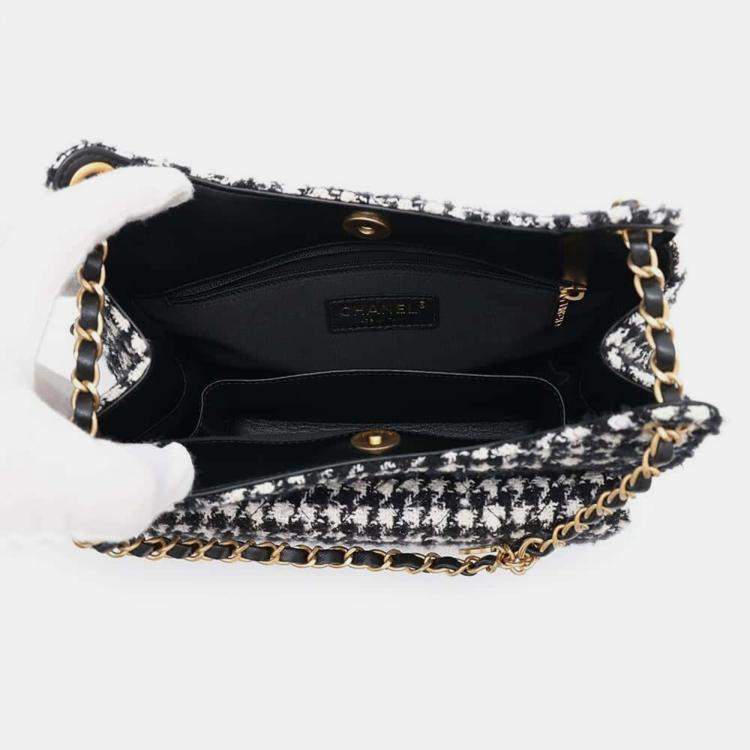 Pre Owned Chanel White/Black Tweed Hobo Bag