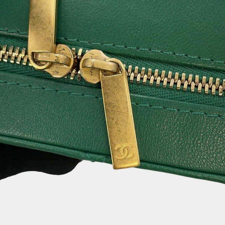 Pre Owned Chanel Green Lambskin Matelasse Vanity Chain Shoulder Bag