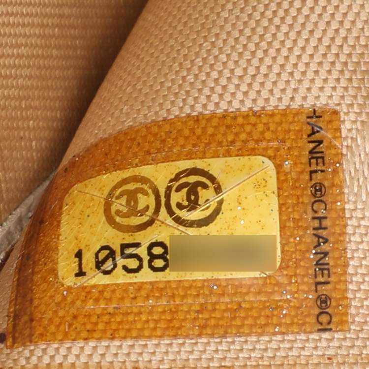Pre Owned Chanel Cream Caviar Leather L Yen Wallet