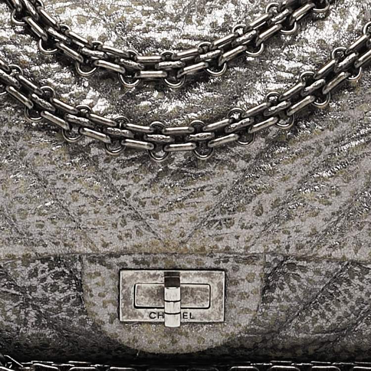 Pre Owned Chanel Metallic Grey Chevron Leather 224 Reissue 2.55 Flap Bag