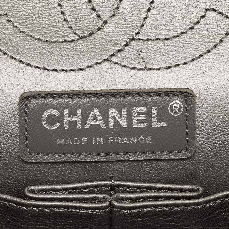 Pre Owned Chanel Metallic Grey Chevron Leather 224 Reissue 2.55 Flap Bag