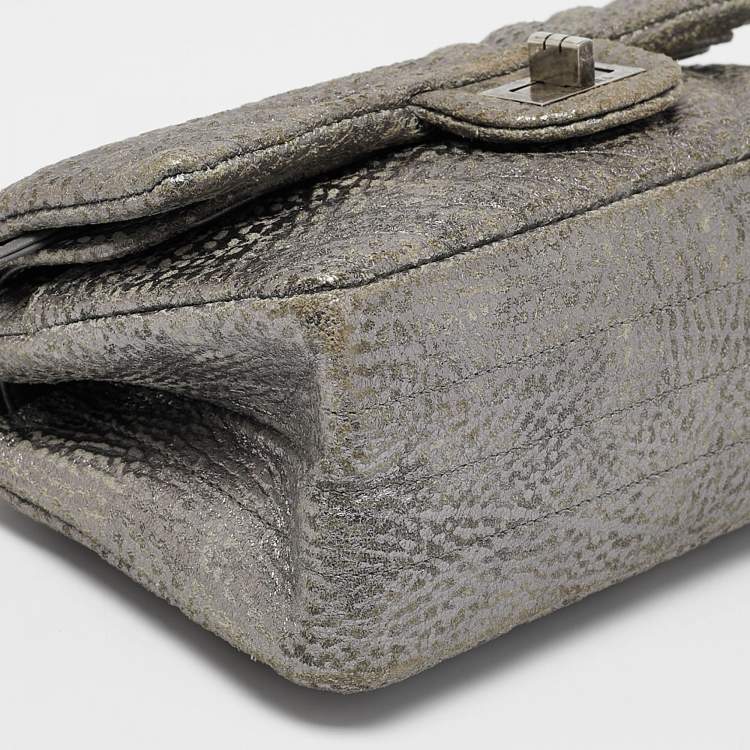 Pre Owned Chanel Metallic Grey Chevron Leather 224 Reissue 2.55 Flap Bag