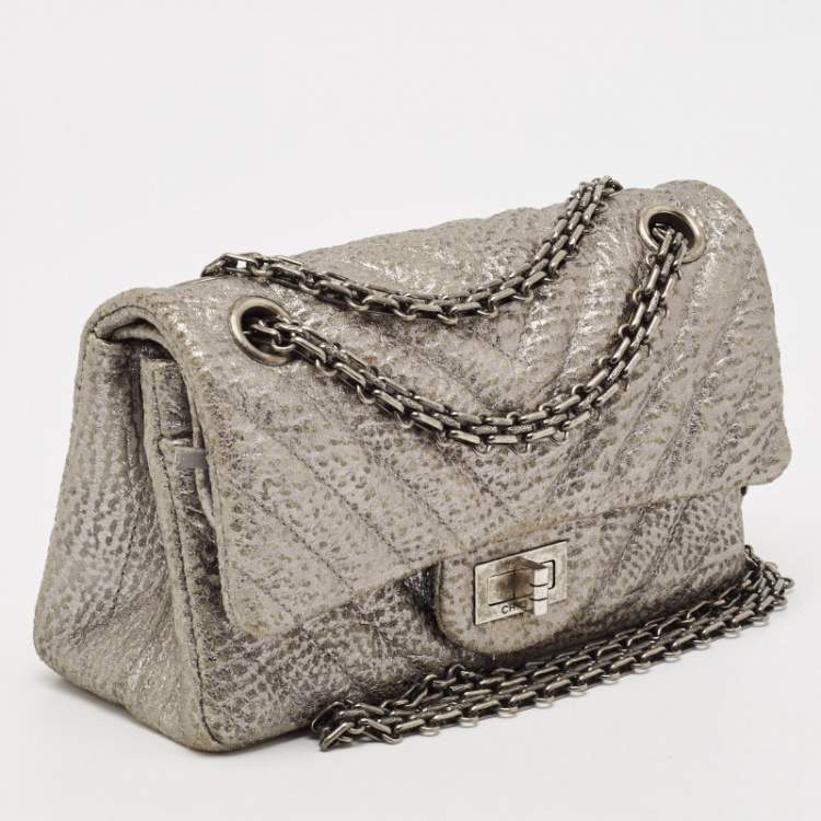 Pre Owned Chanel Metallic Grey Chevron Leather 224 Reissue 2.55 Flap Bag