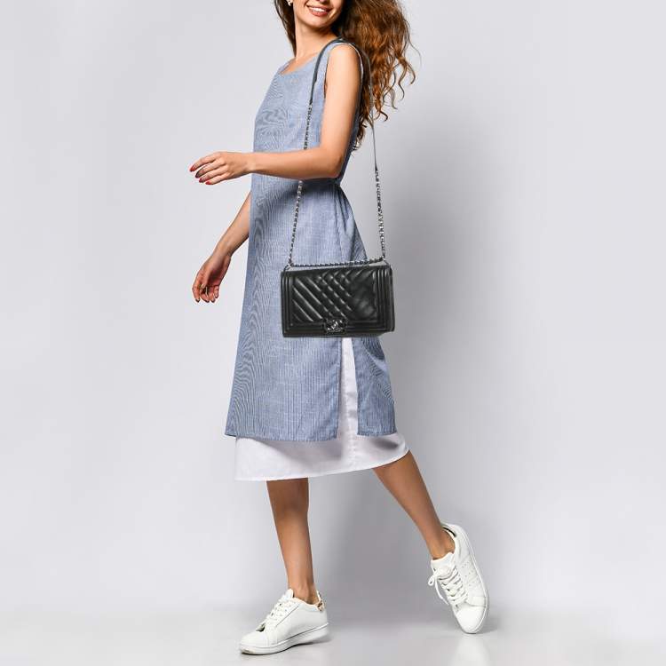 Pre Owned Chanel Black Quilted Leather Medium Boy Flap Bag