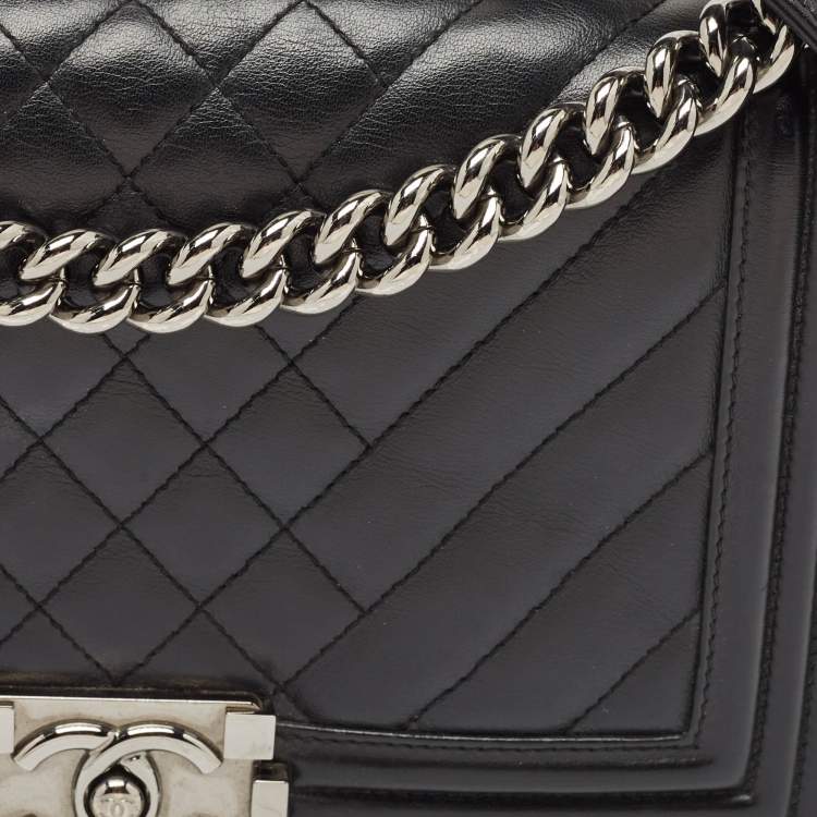 Pre Owned Chanel Black Quilted Leather Medium Boy Flap Bag