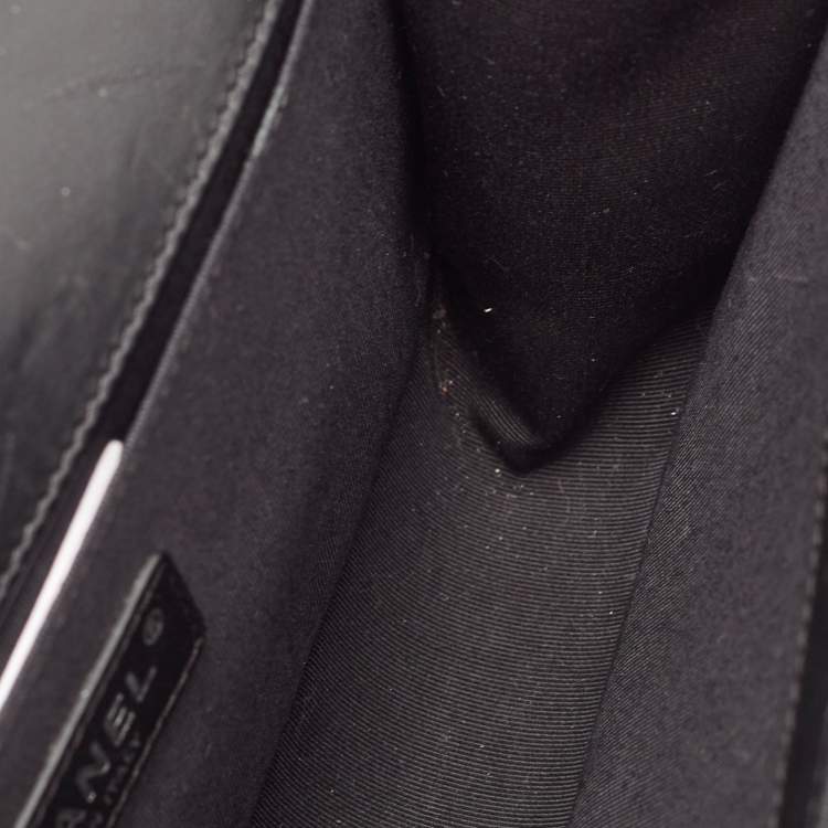 Pre Owned Chanel Black Quilted Leather Medium Boy Flap Bag