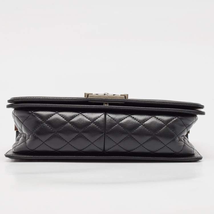 Pre Owned Chanel Black Quilted Leather Medium Boy Flap Bag