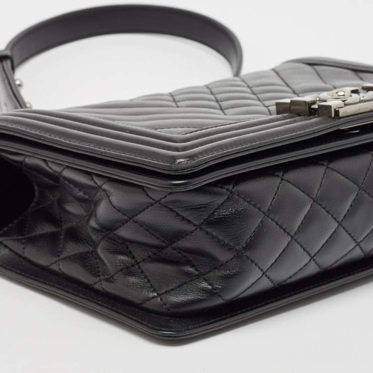 Pre Owned Chanel Black Quilted Leather Medium Boy Flap Bag