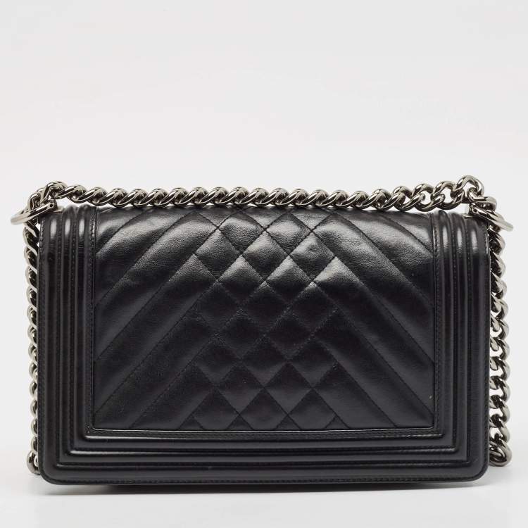 Pre Owned Chanel Black Quilted Leather Medium Boy Flap Bag