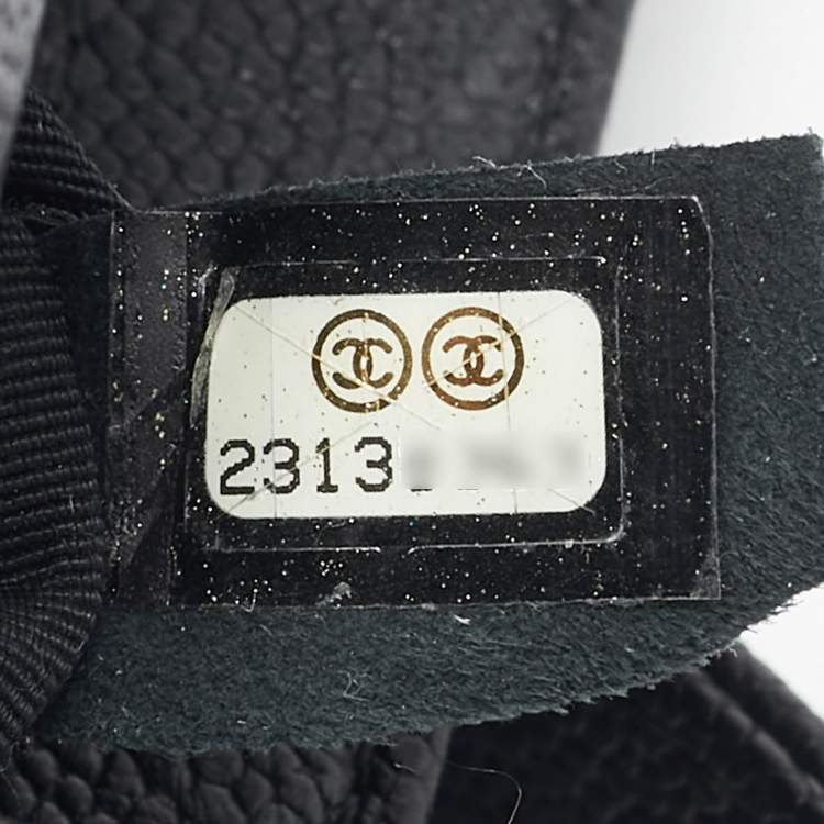 Pre Owned Chanel Black Quilted Caviar Leather Small Boy Flap Bag