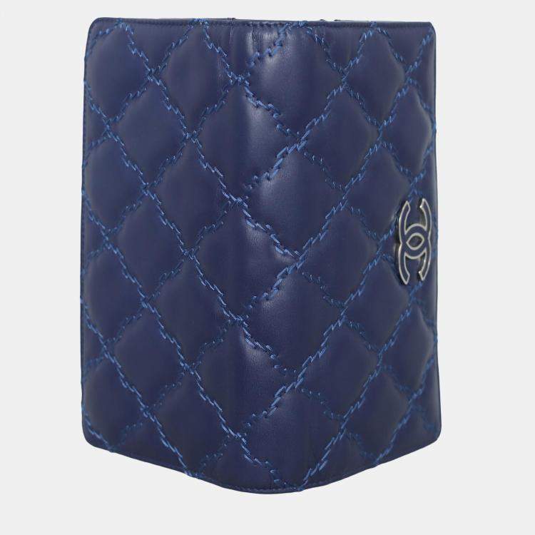Pre Owned Chanel Blue Quilted Lambskin Leather CC Quilted Bifold Wallet