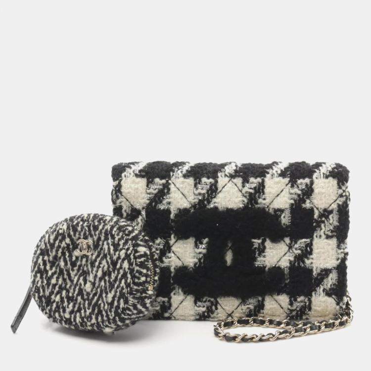 Pre Owned Chanel Black White Fabric Shoulder Bag