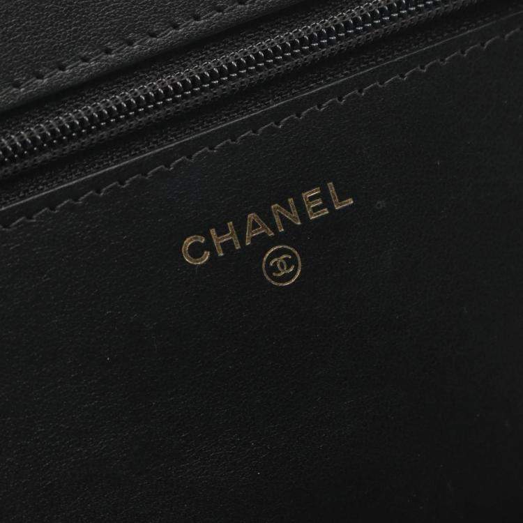 Pre Owned Chanel Black White Fabric Shoulder Bag