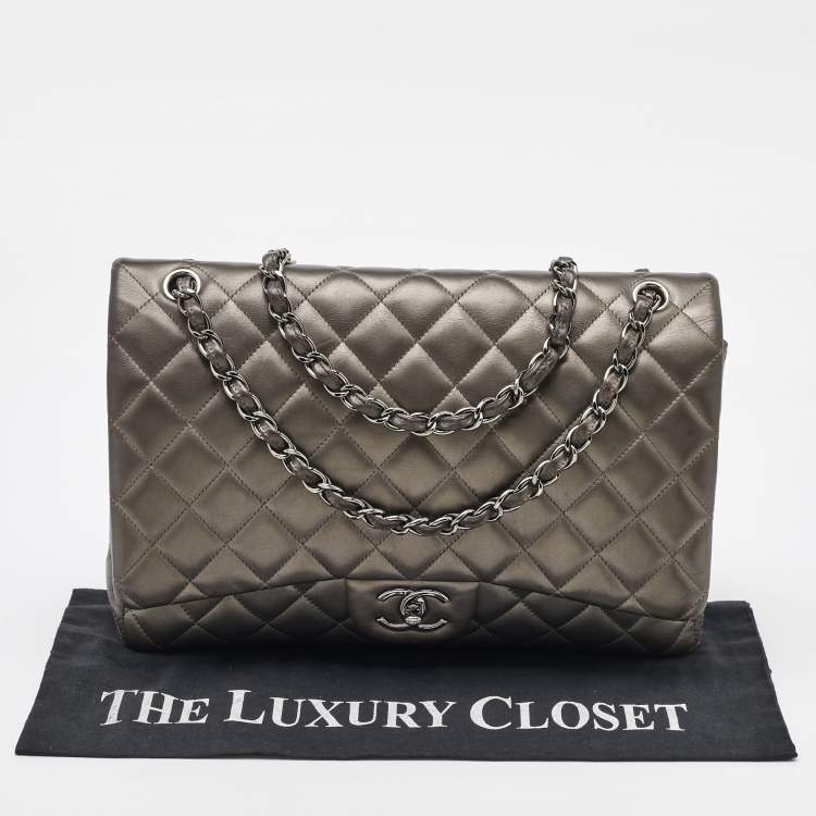 Pre Owned Chanel Grey Quilted Leather Maxi Classic Double Flap Bag