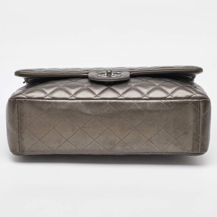 Pre Owned Chanel Grey Quilted Leather Maxi Classic Double Flap Bag