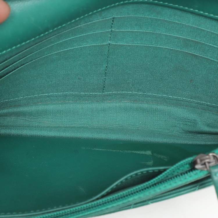 Pre Owned Chanel Green Quilted Leather Boy Wallet On Chain