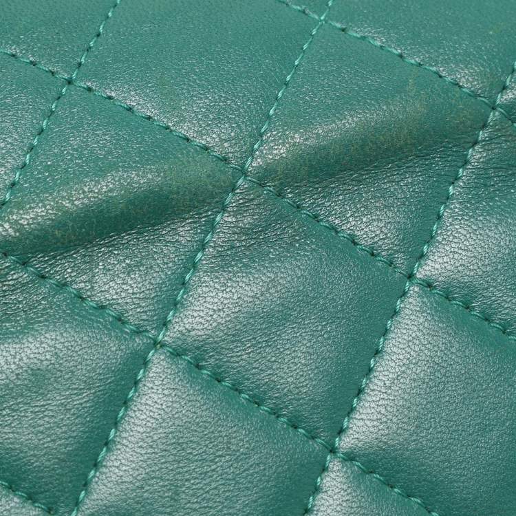 Pre Owned Chanel Green Quilted Leather Boy Wallet On Chain