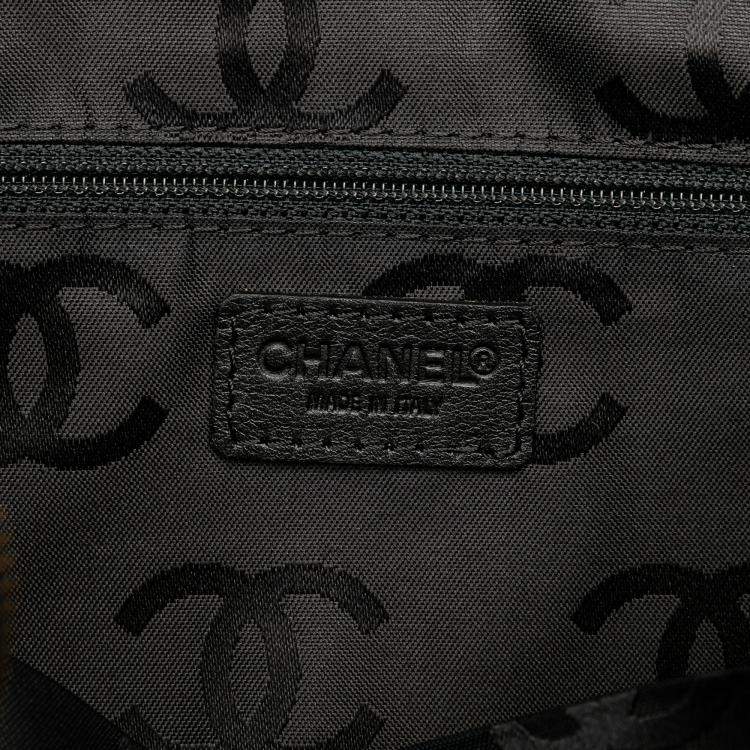 Pre Owned Chanel Black Lambskin CC Wild Stitch Handbag