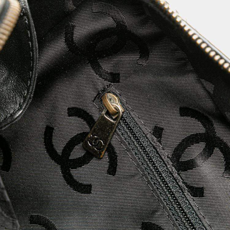 Pre Owned Chanel Black Lambskin CC Wild Stitch Handbag