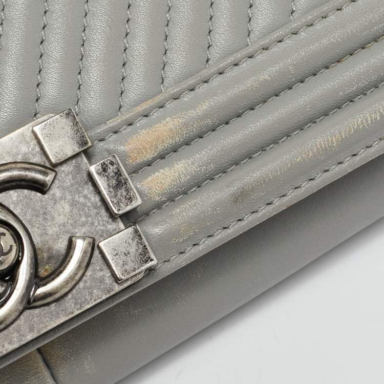 Pre Owned Chanel Grey Chevron Quilted Leather New Medium Boy Bag
