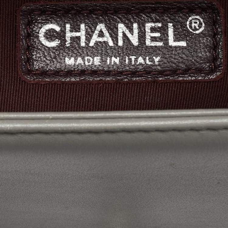 Pre Owned Chanel Grey Chevron Quilted Leather New Medium Boy Bag