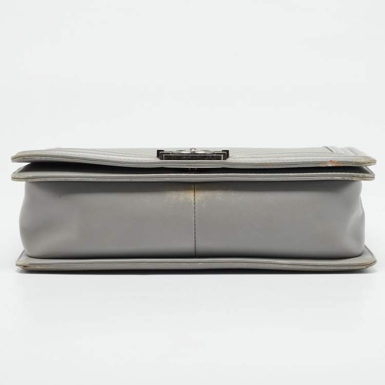 Pre Owned Chanel Grey Chevron Quilted Leather New Medium Boy Bag