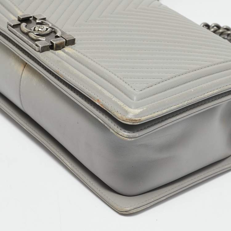 Pre Owned Chanel Grey Chevron Quilted Leather New Medium Boy Bag
