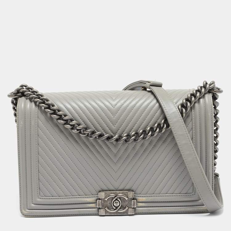 Pre Owned Chanel Grey Chevron Quilted Leather New Medium Boy Bag