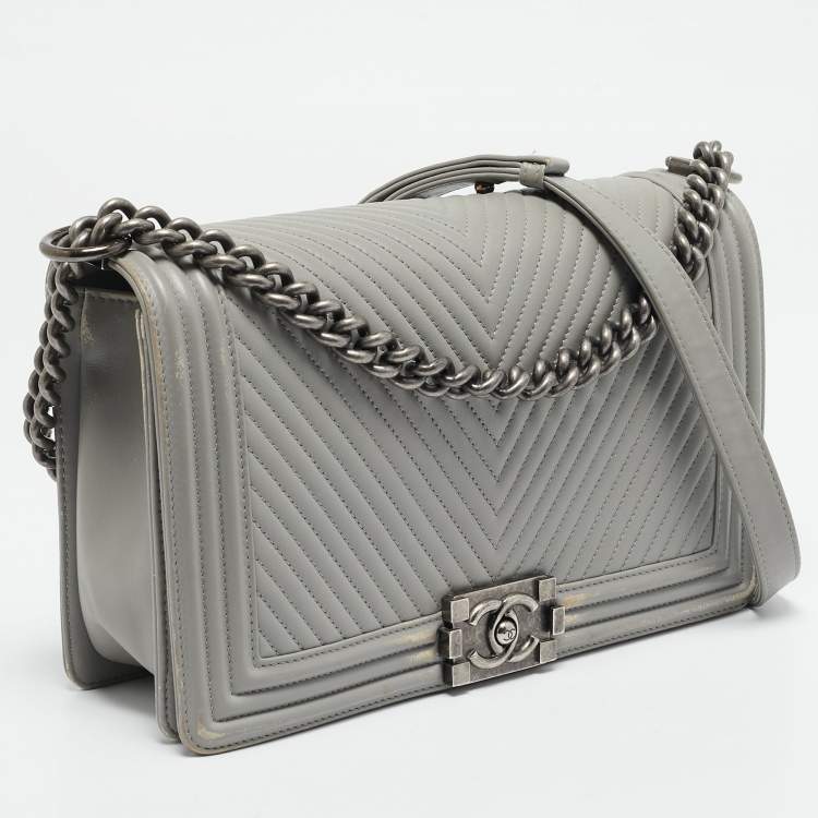 Pre Owned Chanel Grey Chevron Quilted Leather New Medium Boy Bag
