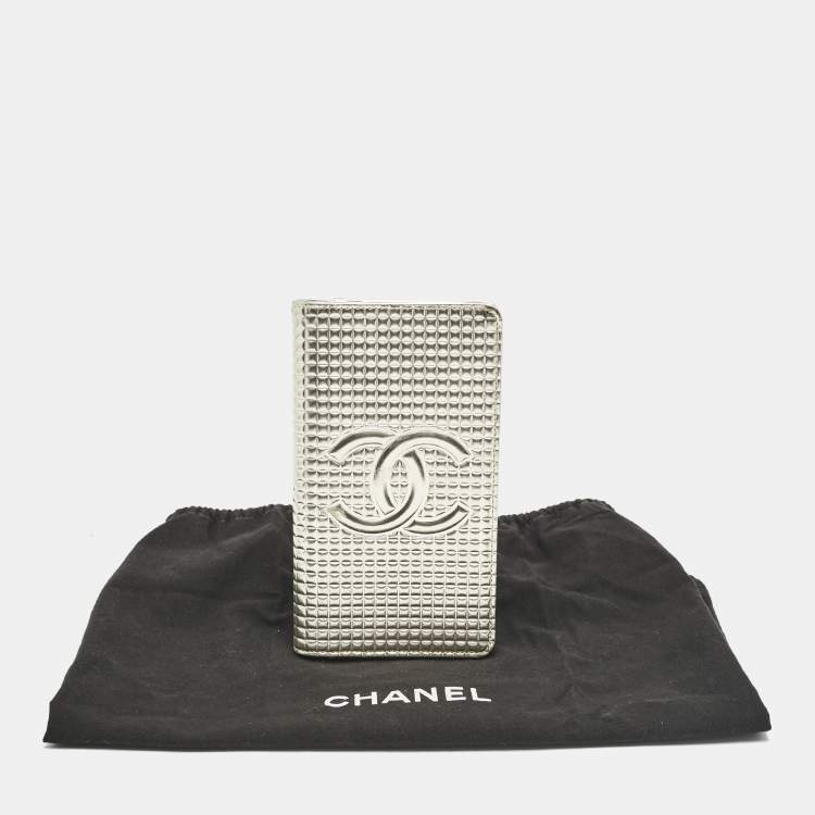 Pre Owned Chanel Gold Choco Bar Quilted Leather Address Book Wallet
