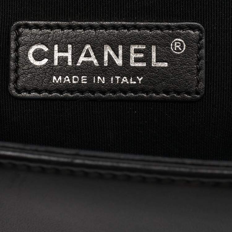 Pre Owned Chanel Black Quilted Leather New Medium Boy Flap Bag