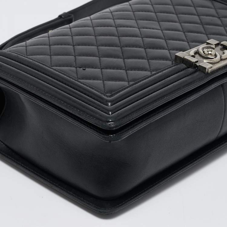 Pre Owned Chanel Black Quilted Leather New Medium Boy Flap Bag