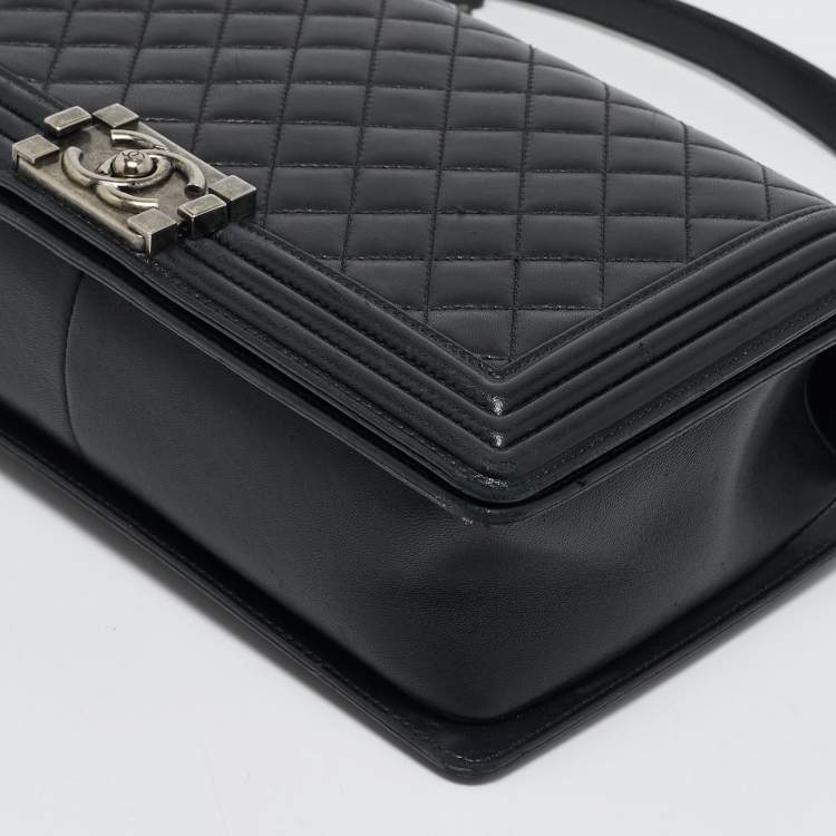 Pre Owned Chanel Black Quilted Leather New Medium Boy Flap Bag