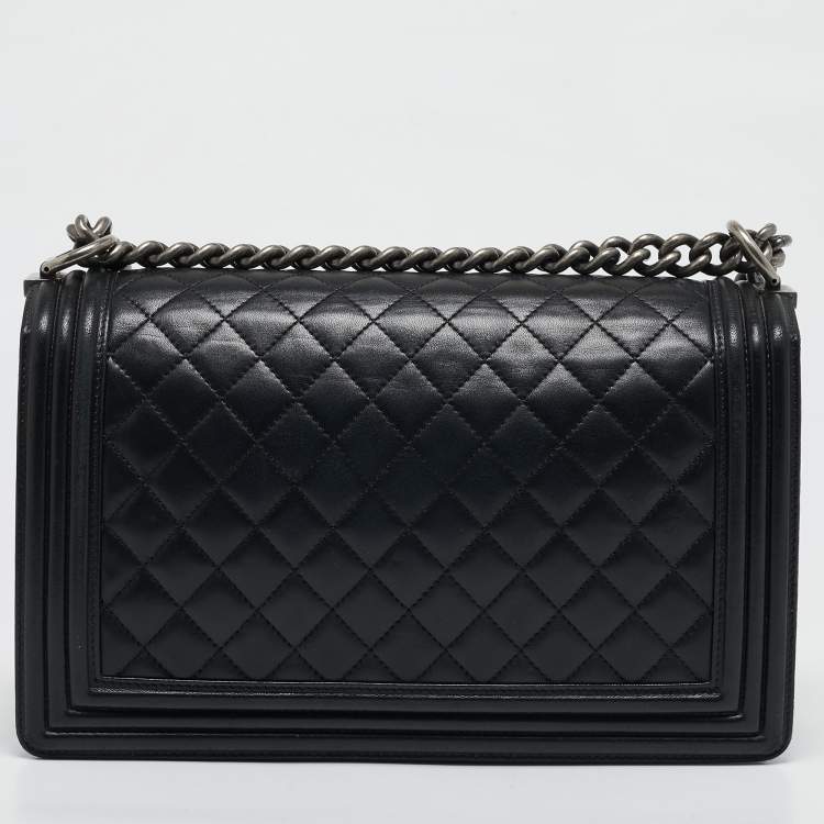 Pre Owned Chanel Black Quilted Leather New Medium Boy Flap Bag