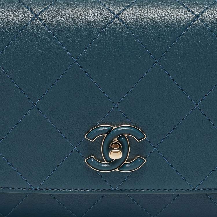 Pre Owned Chanel Blue Quilted Leather CC Waist Bag