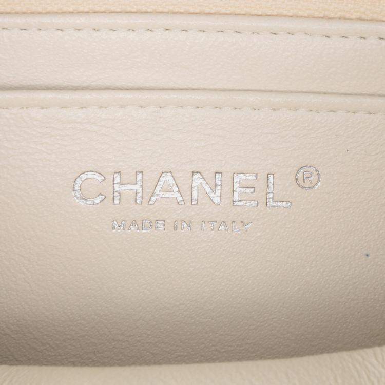 Pre Owned Chanel Ivory Leather Mini Square Classic Single Flap Bag